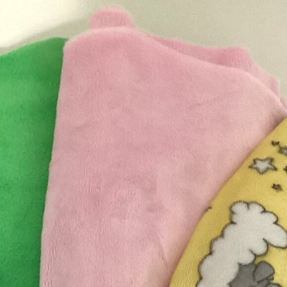 A Bundle /Bag of Fabric Material Scraps Fleece Stretch Jersey Sewing Crafting - Picture 5 of 10